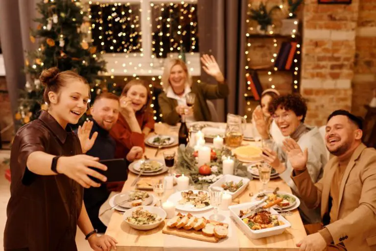 Holiday Survival Guide to Mingling With Family Extended Members