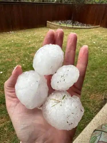 Extreme Weather and Its Alarming Impact on Autism Emotions 2 Heat and thunderstorms can lead to frightening weather events like hail in parts of the country, and enhance concerns with autism sound sensitivity.