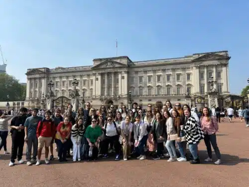 Autism Travel Adventure: How to Break Barriers and Unleash the Wanderlust 4 Enjoying a travel adventure to the U.K.